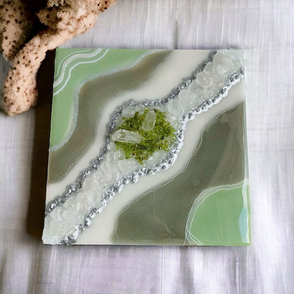 2024050101 Green resin crystal art picture square kiwi tarot